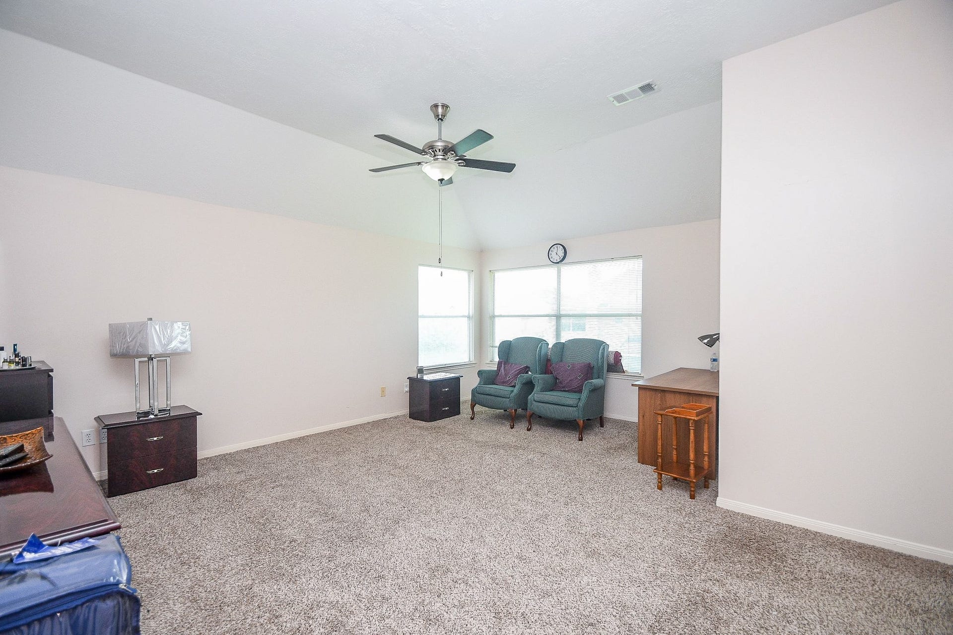 15715 Brookwood Lake Place, Sugar Land, TX 77498 Incredibly spacious Primary suite featuring large windows to provide natural light. Ensuite bath