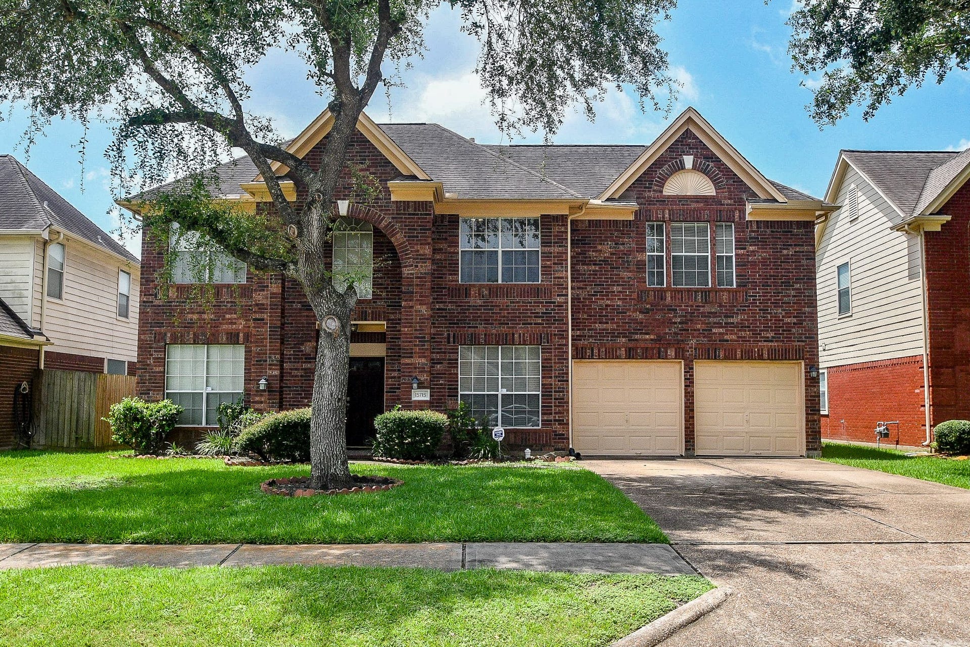 15715 Brookwood Lake Place, Sugar Land, TX 77498 Welcome to this two-story brick home with a spacious front yard and a two-car garage. The exterior features large windows and a well-maintained lawn, with a tree adding charm to the curb appeal.
