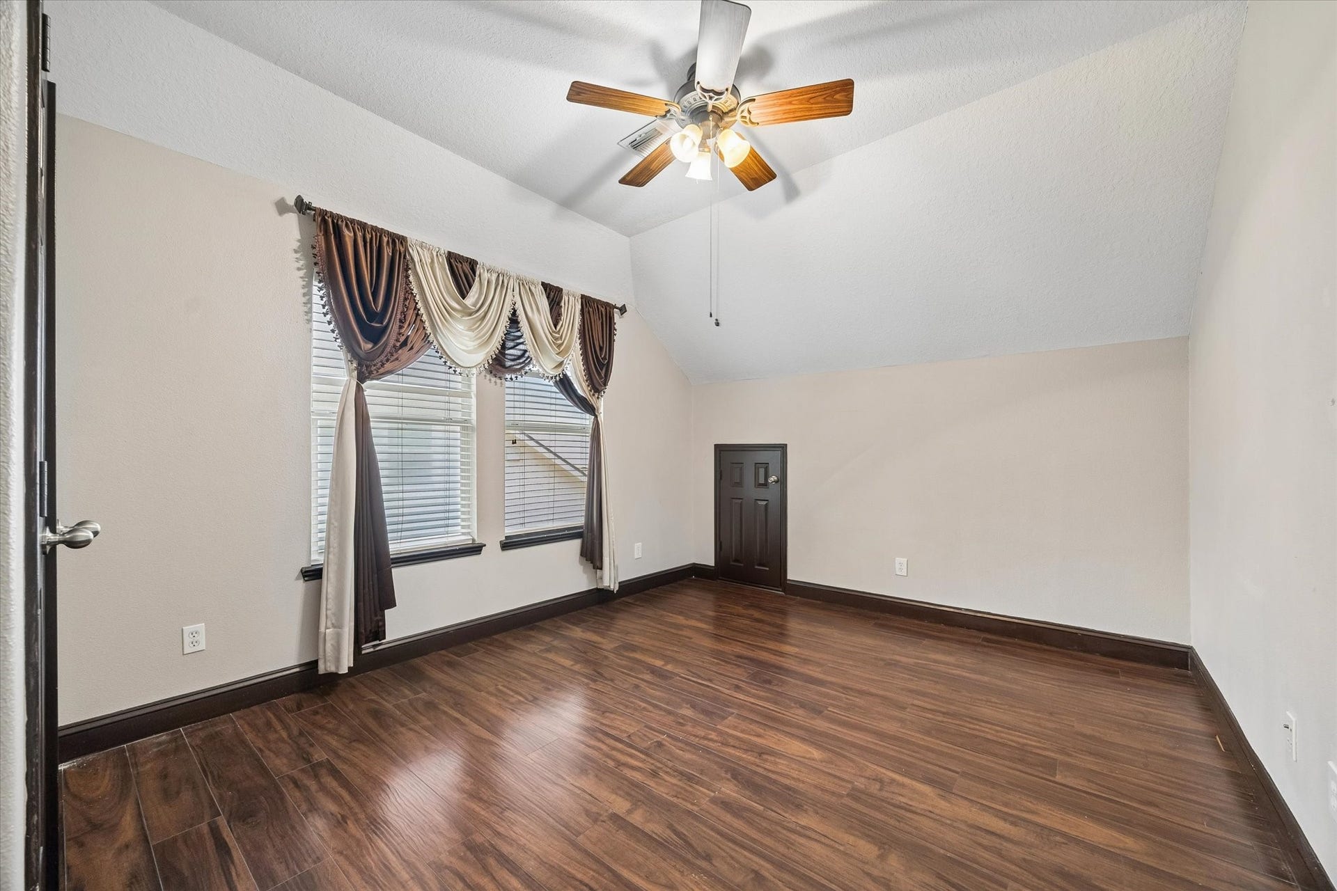 1226 Oxford Mills Lane, Sugar Land, TX 77479