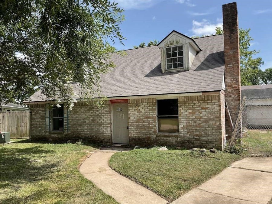 Property photo for 4922 Dollar Reef Drive, Bacliff, TX