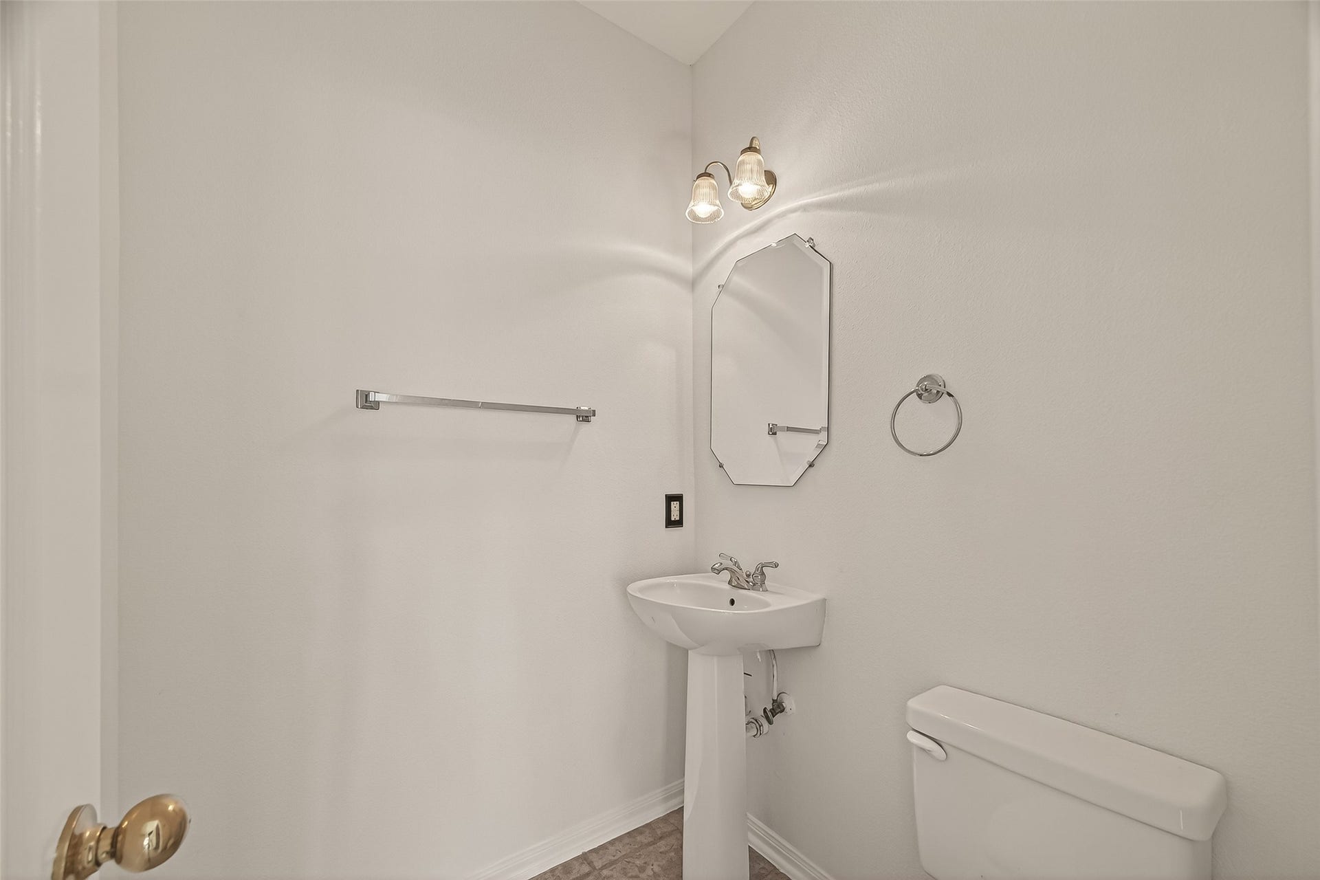 3804 Dunlavy Drive, Pearland, TX 77581 Half bath