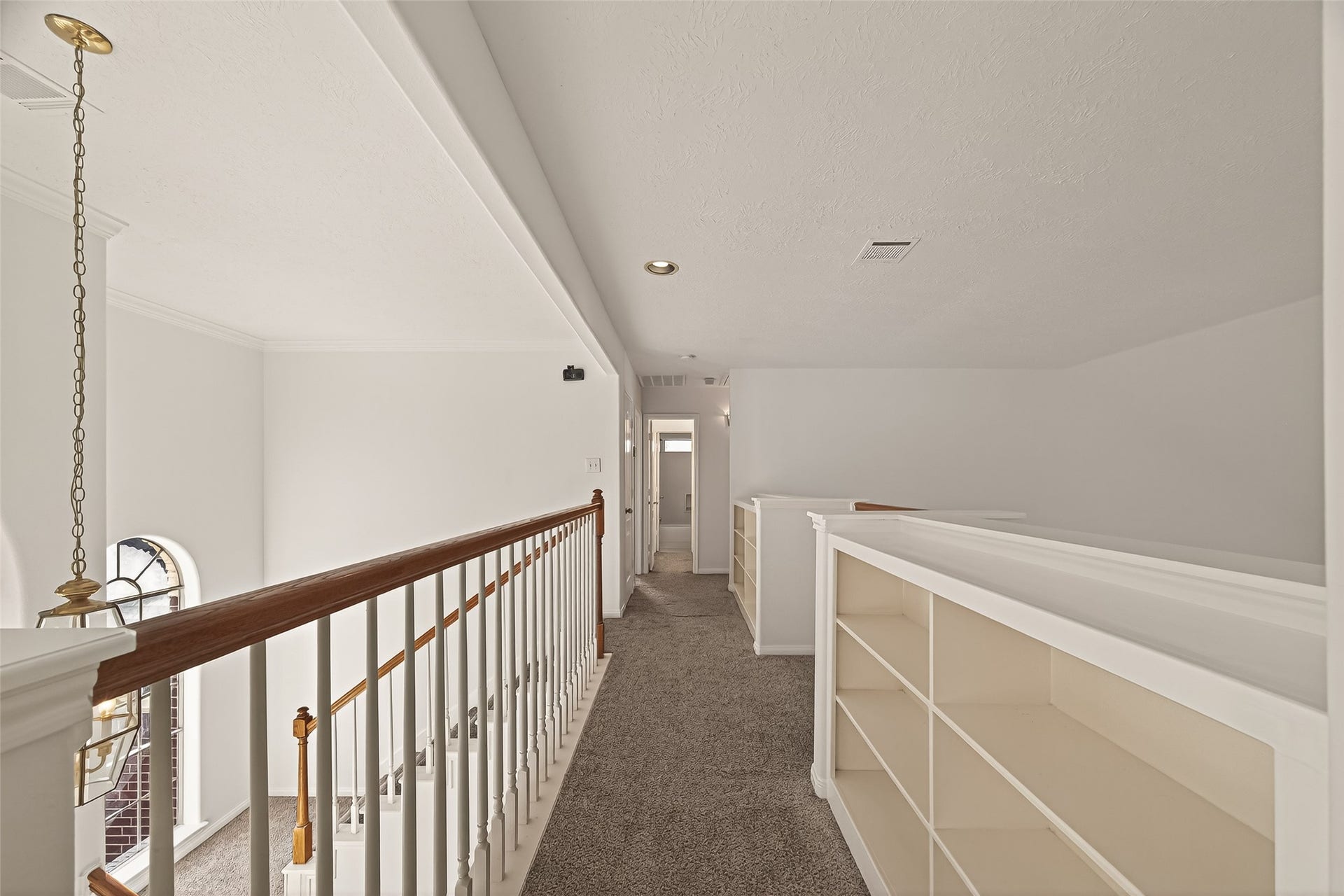 3804 Dunlavy Drive, Pearland, TX 77581 Upstairs Hallway