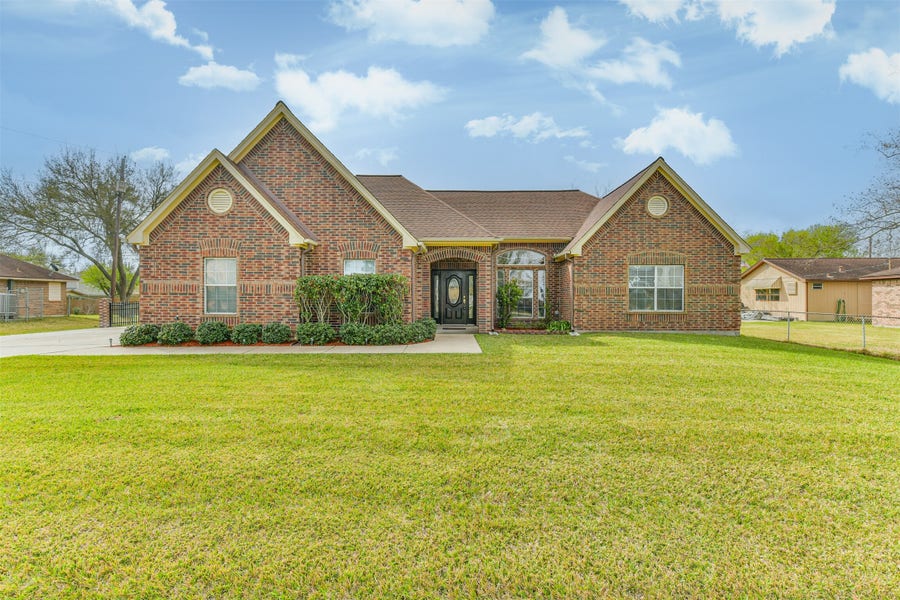 Property photo for 1925 42nd Avenue N, Texas City, TX