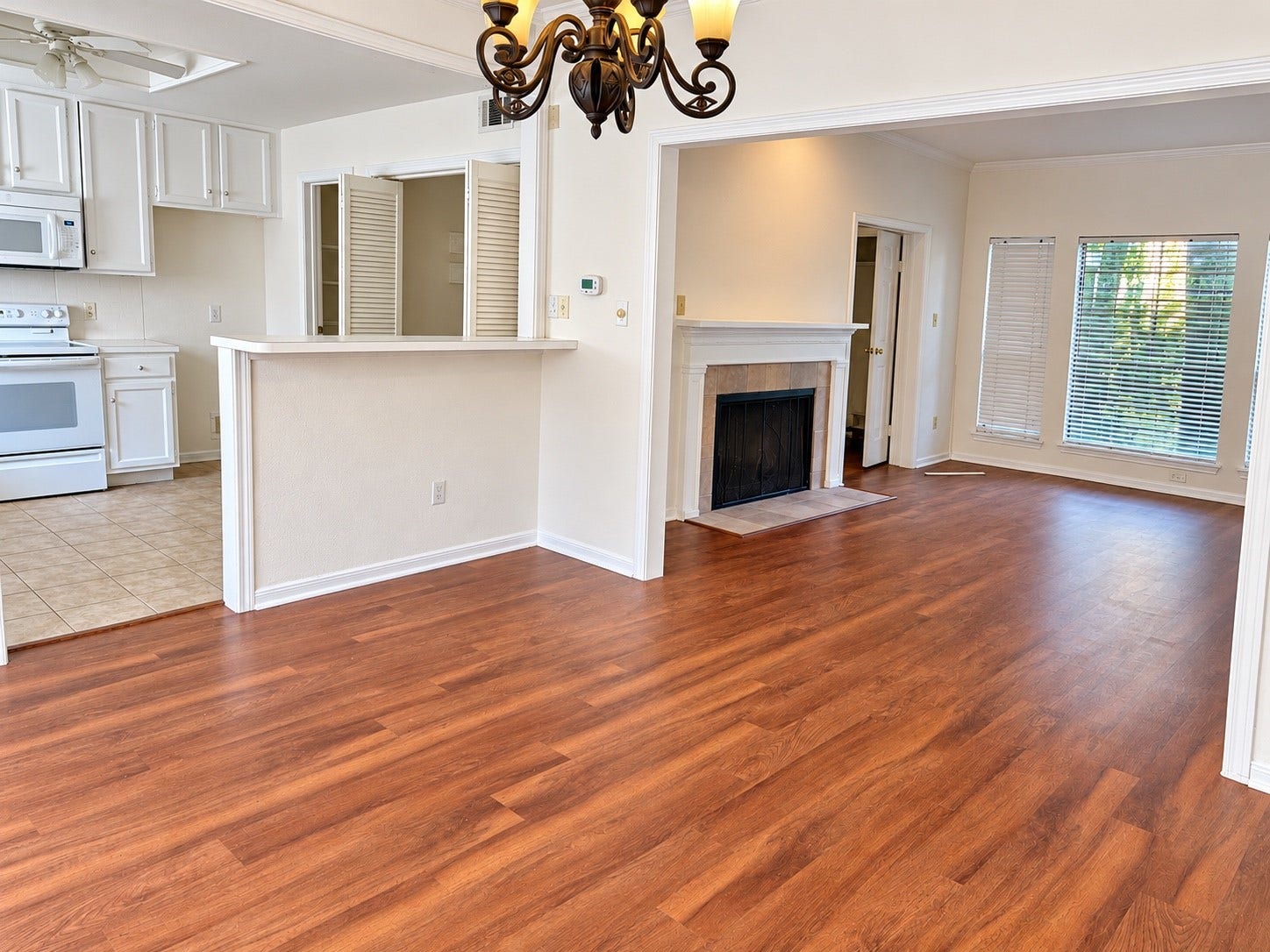 11711 Memorial Drive, #313, Houston, TX 77024 Dining