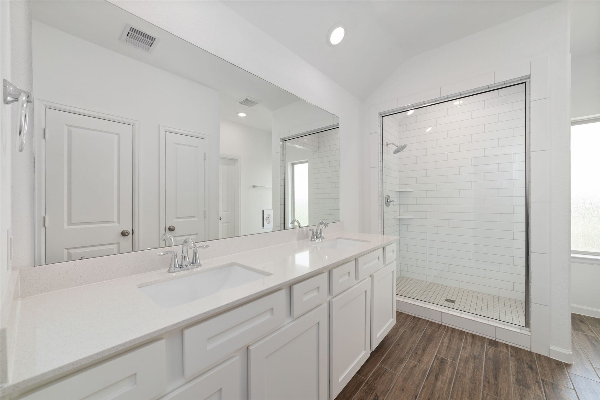 5719 Foggy Vine Court, Fulshear, TX 77441 Ensuite primary bathroom