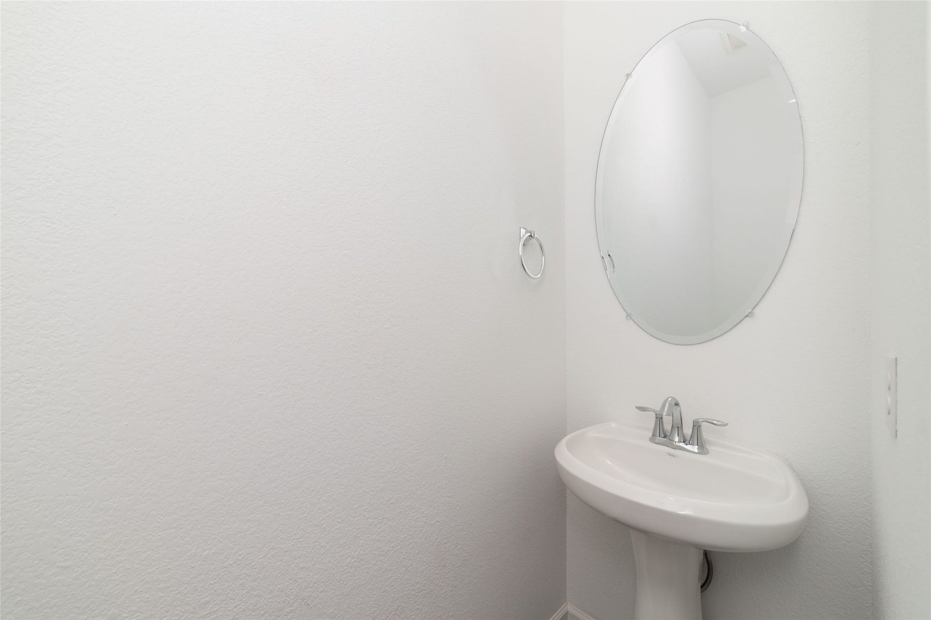 5719 Foggy Vine Court, Fulshear, TX 77441 Half bath on 1st floor