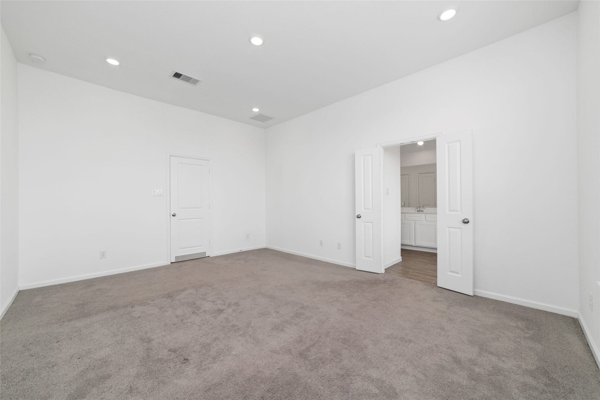 5719 Foggy Vine Court, Fulshear, TX 77441 Primary bedroom with ensuite bathroom