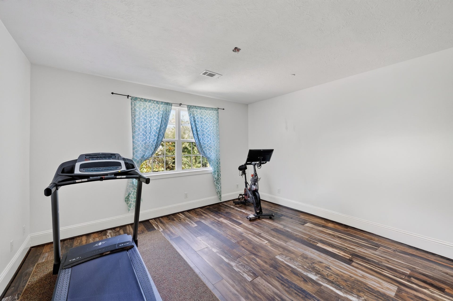 Upstairs bedroom #2