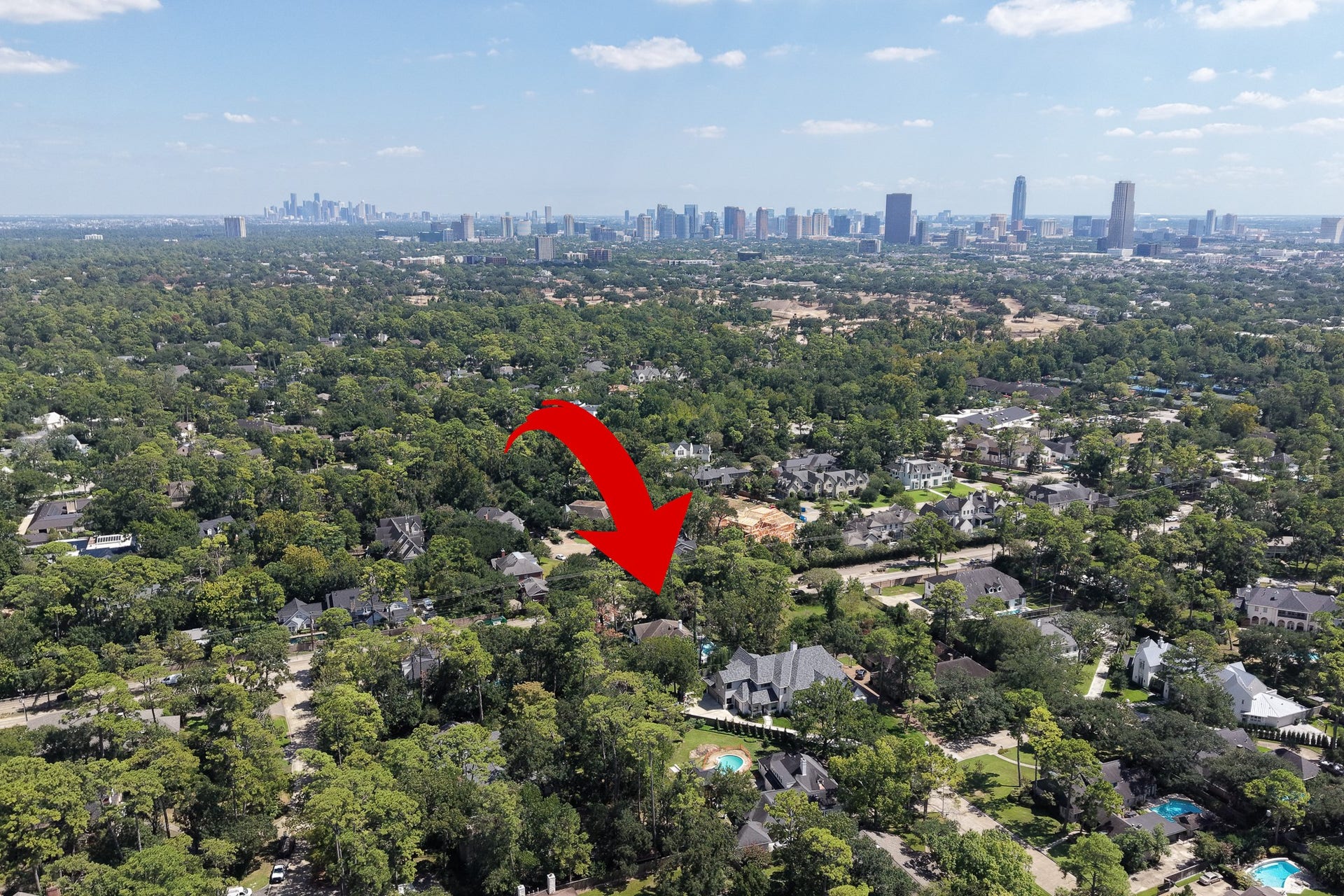 Prime location offering easy access to premier shopping, dining, and amenities.