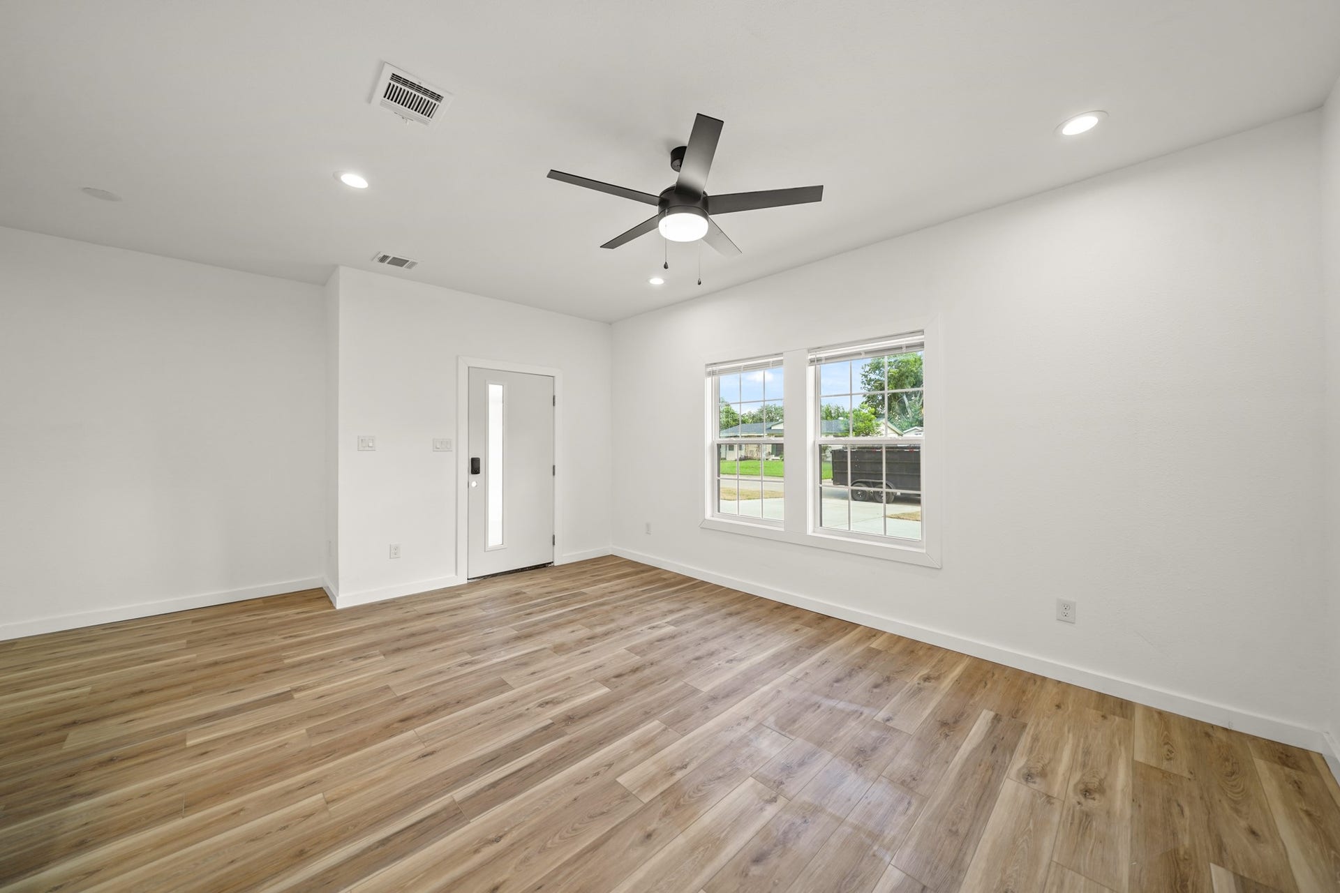 6206 Lyndhurst Drive, #A, Houston, TX 77087 6206 Lyndhurst Drive, #A, Houston, TX 77087