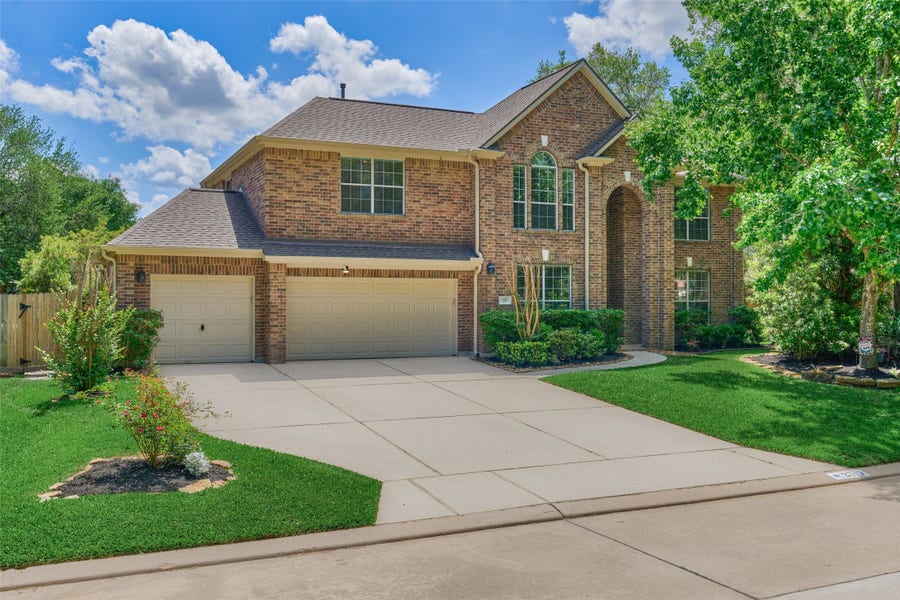 Property photo for 23 Weeping Spruce Place, Conroe, TX