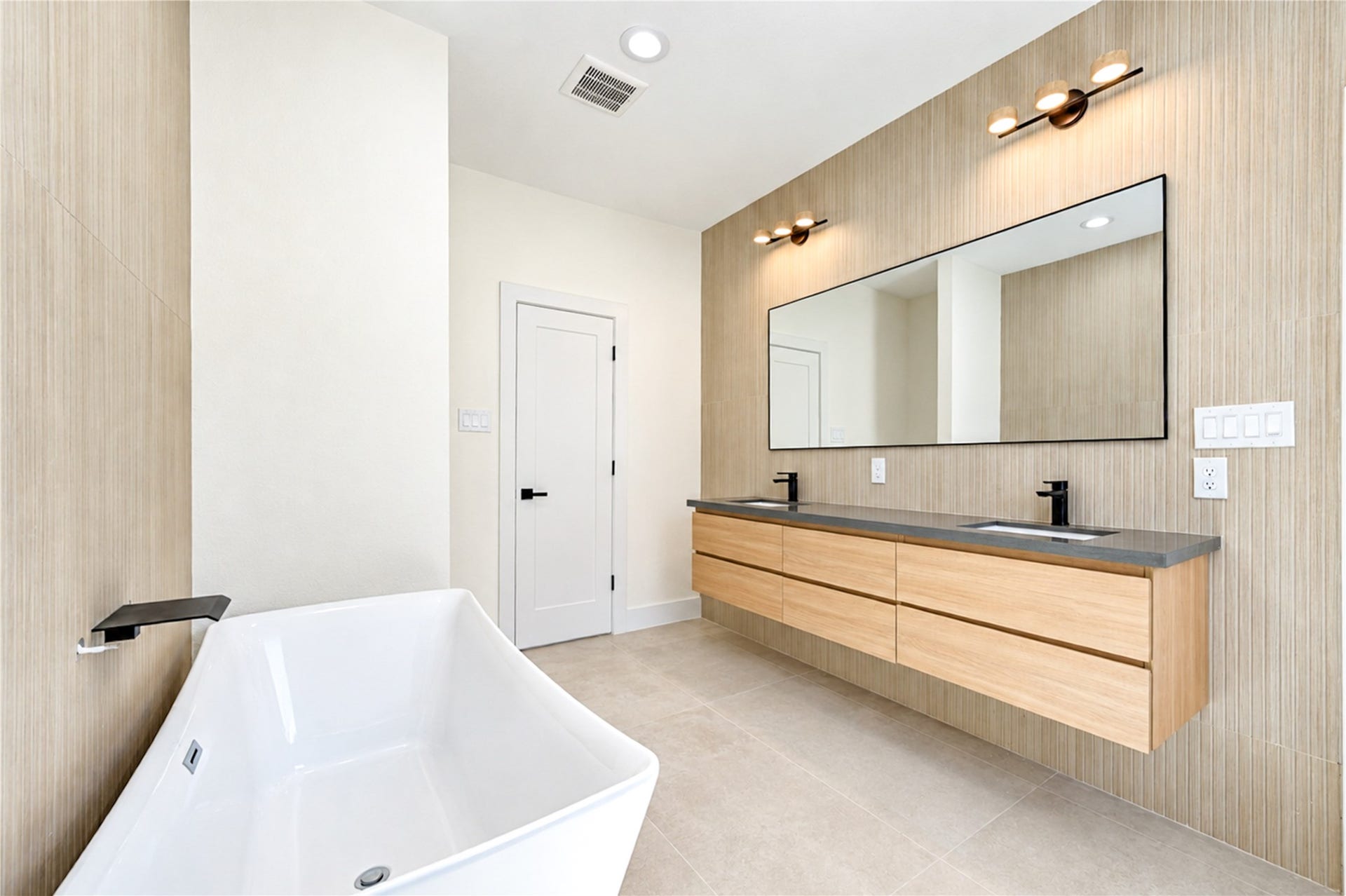 8220 Gladstone Street, #A/B, Houston, TX 77051