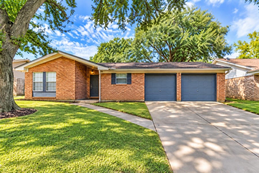 Property photo for 910 Alyse Street, Deer Park, TX