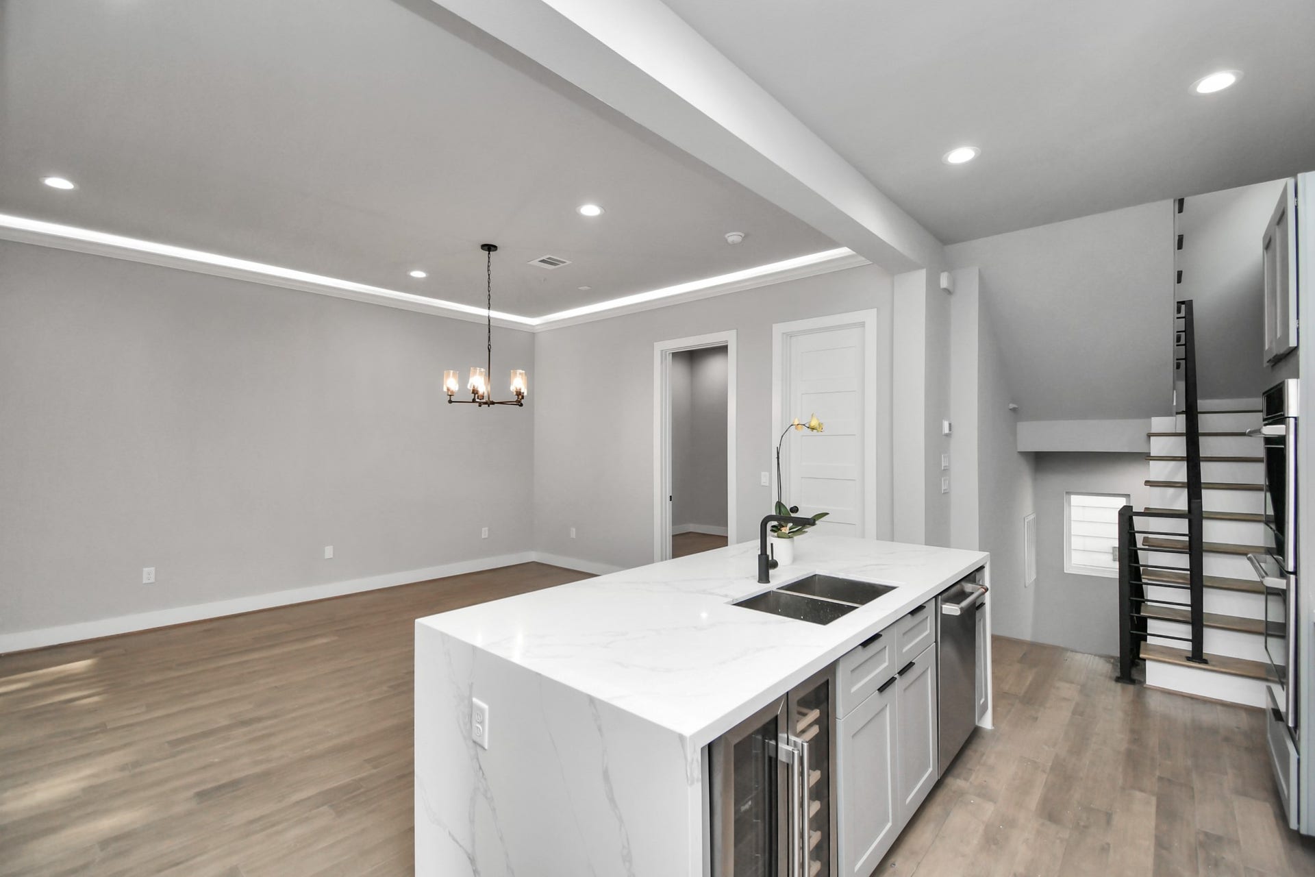1320 Eberhard Street, Houston, TX 77019 1320 Eberhard Street, Houston, TX 77019