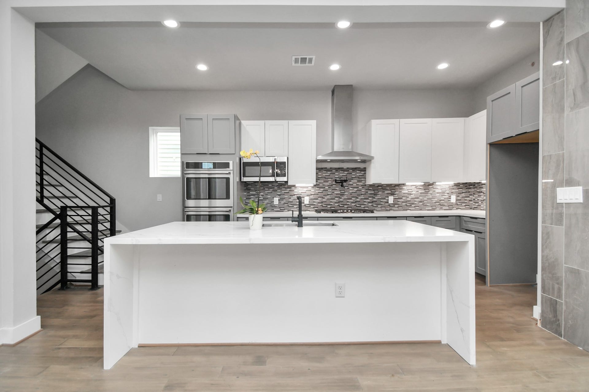 1320 Eberhard Street, Houston, TX 77019 1320 Eberhard Street, Houston, TX 77019