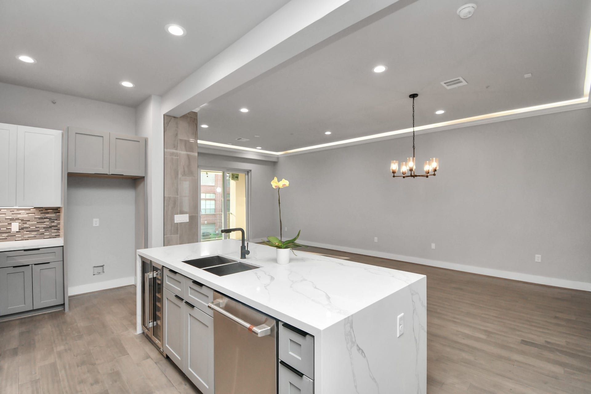 1320 Eberhard Street, Houston, TX 77019 1320 Eberhard Street, Houston, TX 77019