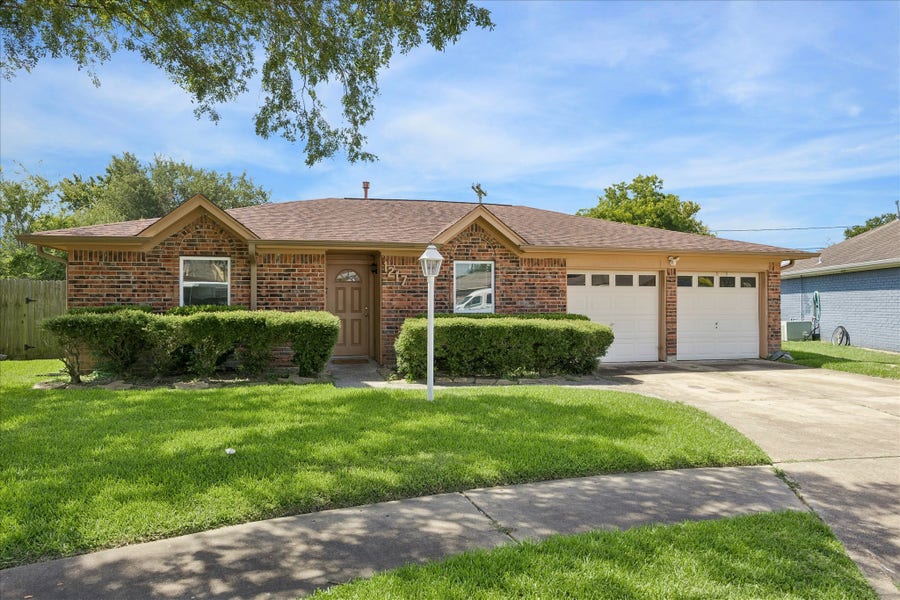 Property photo for 1217 E Brown Lane, Deer Park, TX