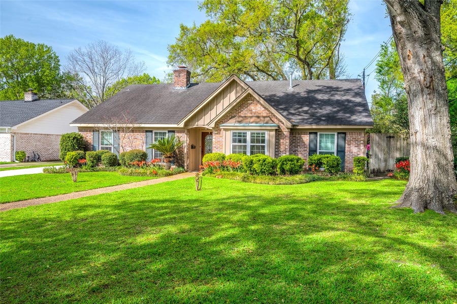 Property photo for 531 Briar Path Drive, Houston, TX