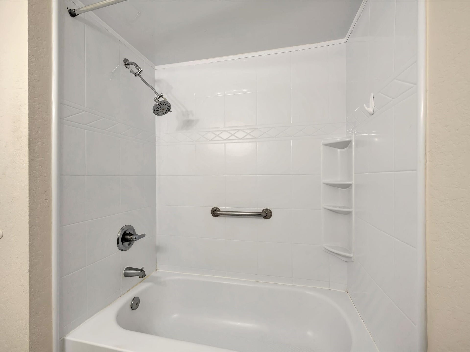 7230 Avenue L, Santa Fe, TX 77510 Beautifully updated tub and shower combination in the guest bathroom.