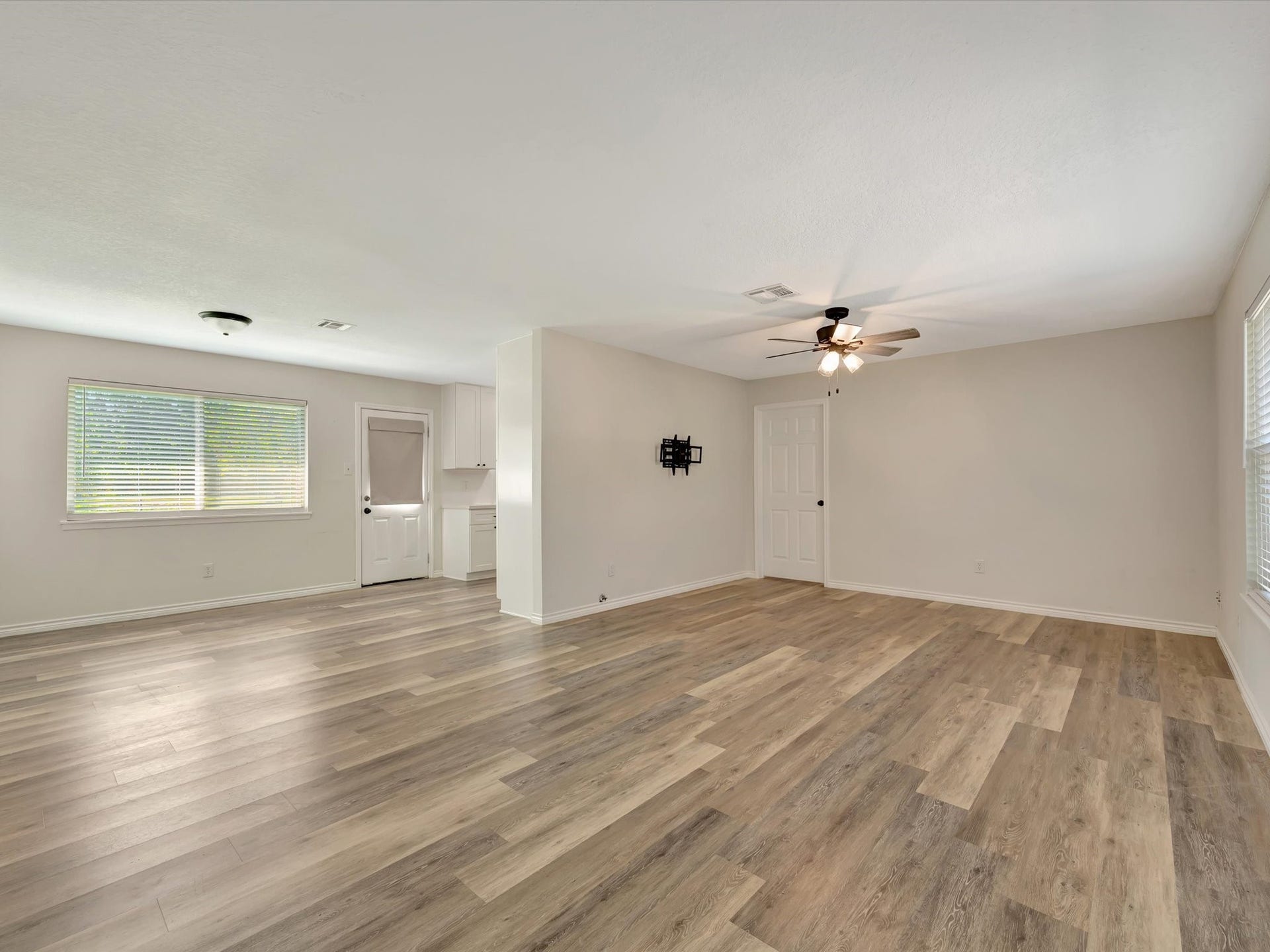 7230 Avenue L, Santa Fe, TX 77510 Open-concept living and dining area seamlessly connected to the kitchen.
