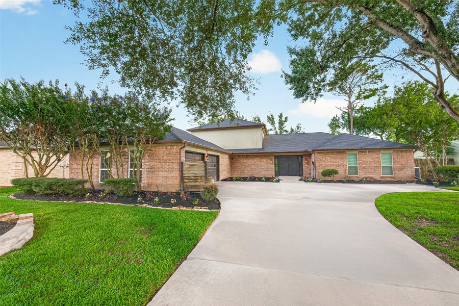 Property photo for 2103 Winged Foot Drive, Missouri City, TX