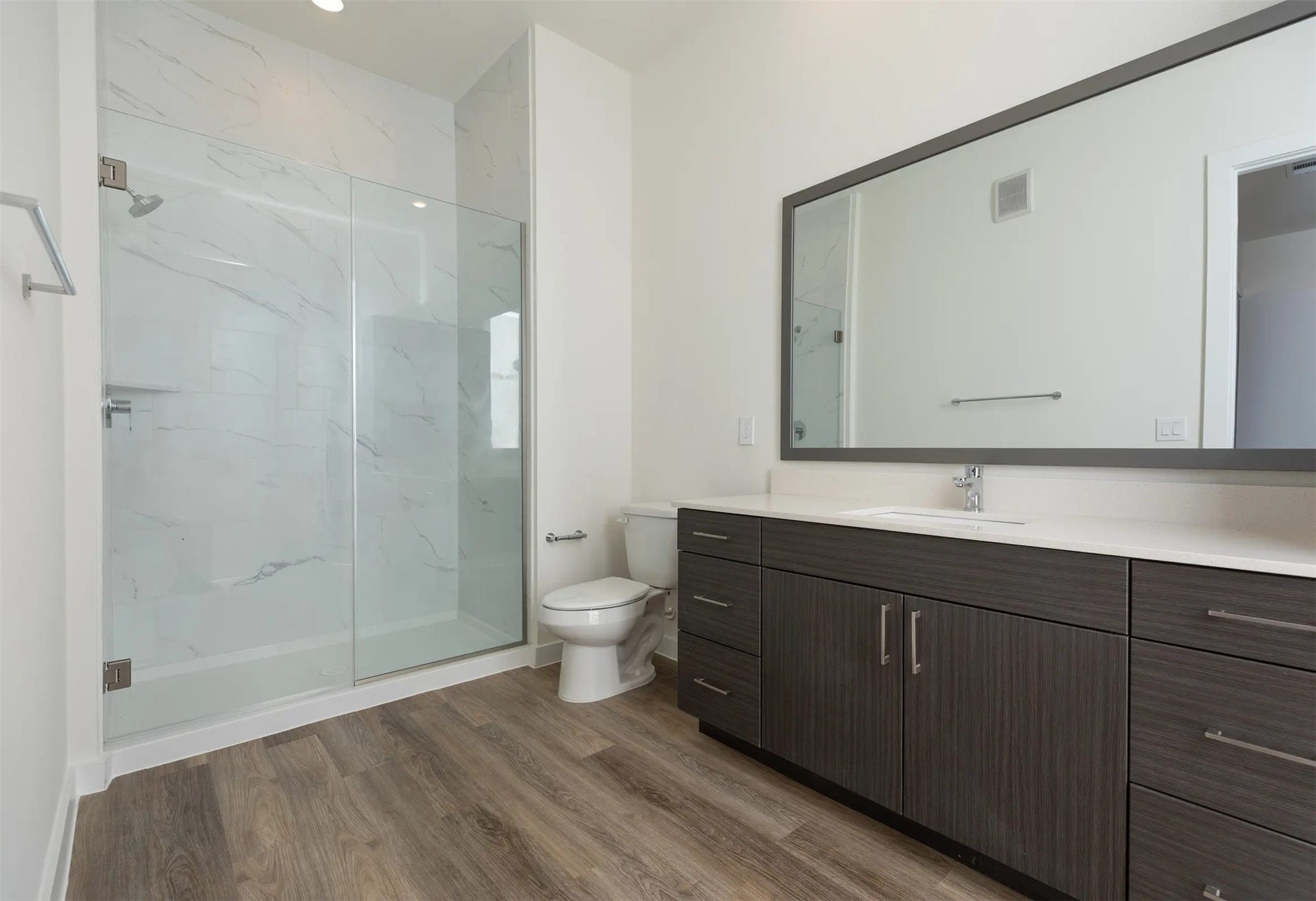 1690 North Loop, #307, Houston, TX 77009