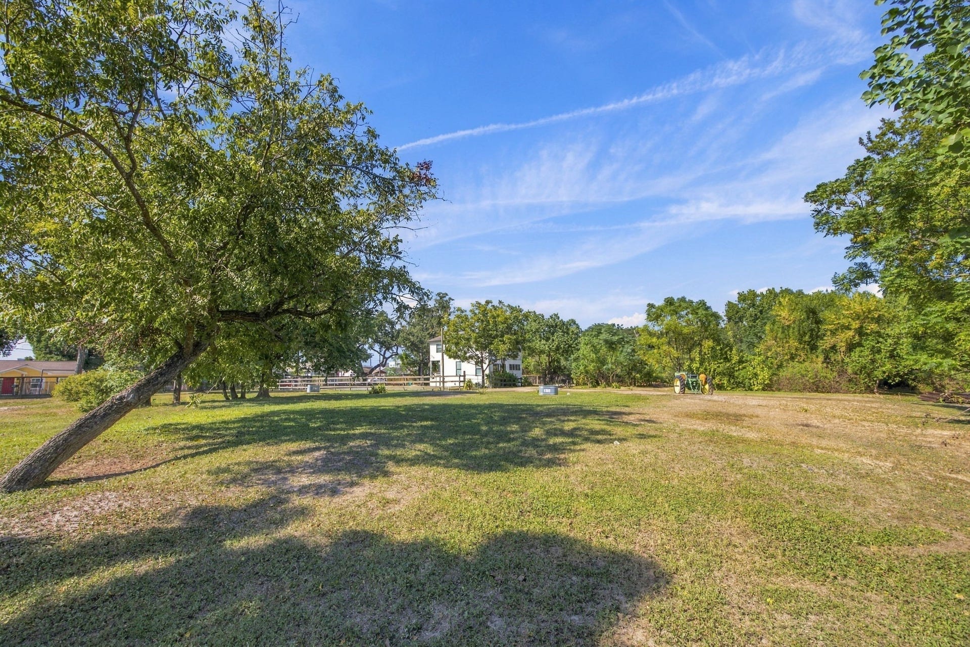 1808 Tabor Street, Houston, TX 77009 Expansive area for personal or even potential commercial uses.