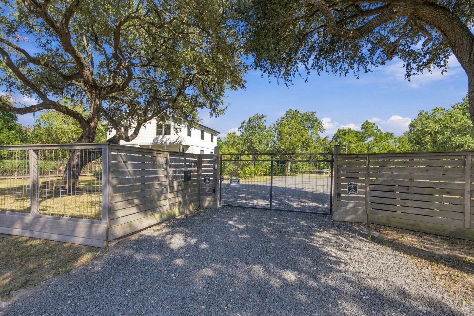 1808 Tabor Street, Houston, TX 77009 Private and gated property. Motorized gate and a gorgeous oak tree greet you as you enter.