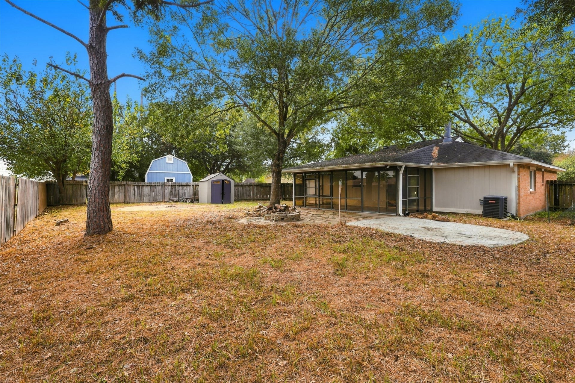 3011 Helmsley Drive, Pearland, TX 77584 Spacious backyard features mature trees and room for outdoor seating, gardening, or recreation, with no back neighbors.