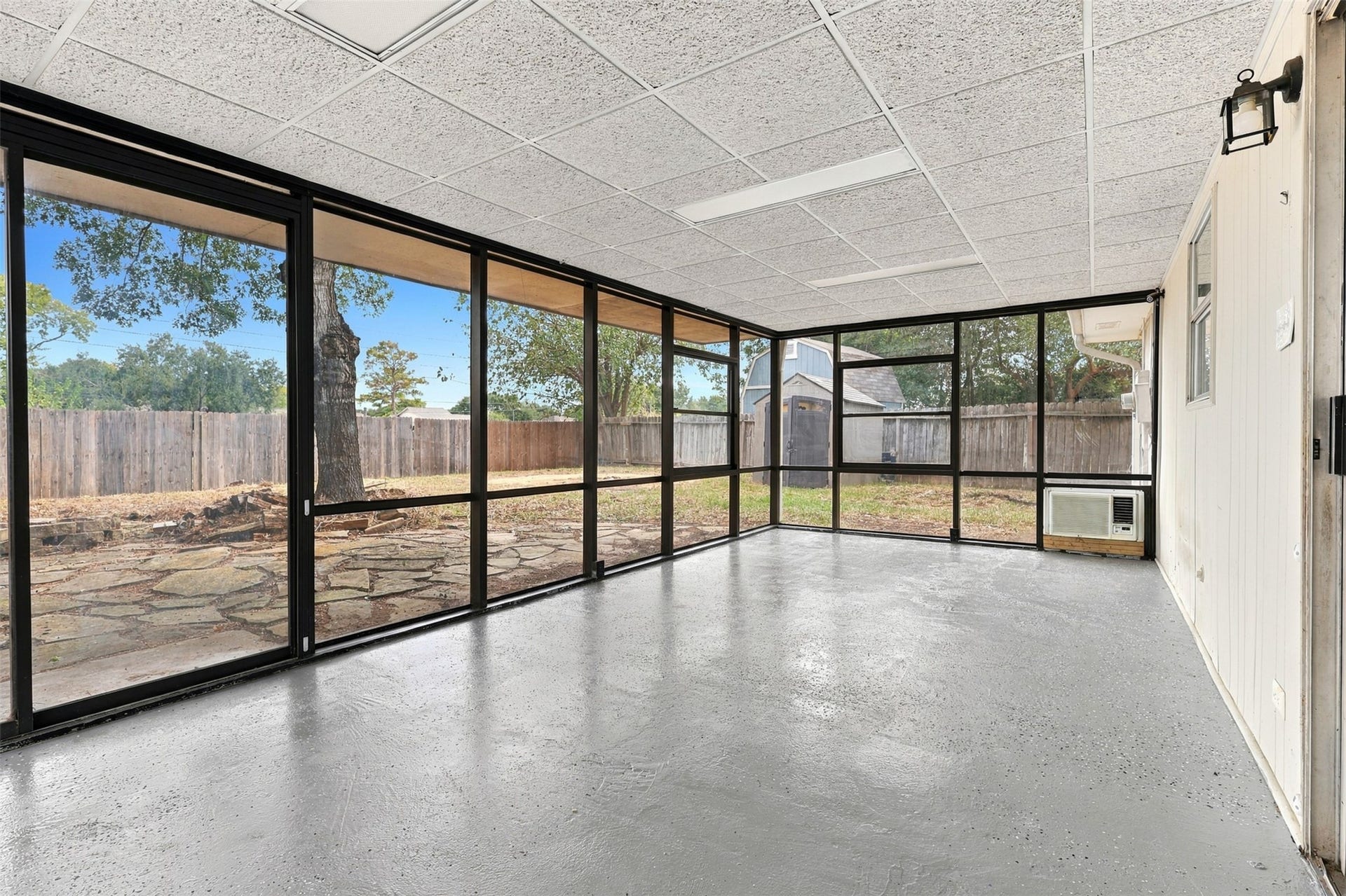 3011 Helmsley Drive, Pearland, TX 77584 An additional view showcases the sunrooms abundant natural light and versatile space overlooking the backyard.