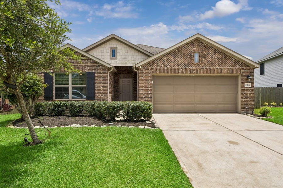 Property photo for 1185 Colt Creek Court, Alvin, TX