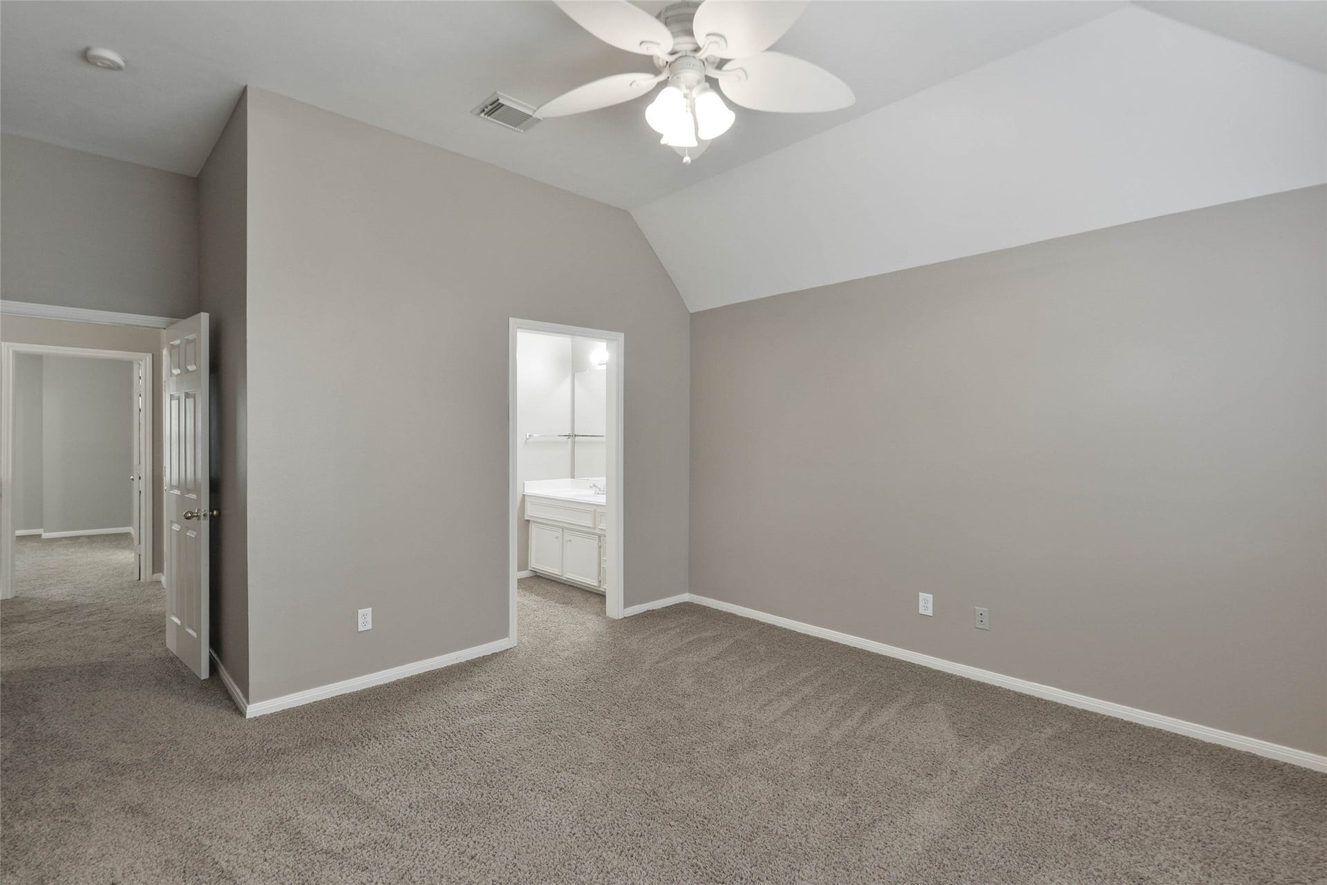 7023 Timber Edge Lane Lane, Humble, TX 77346 Secondary bedroom with neutral tones, featuring plush carpeting, a ceiling fan, and an en-suite bathroom for added convenience.