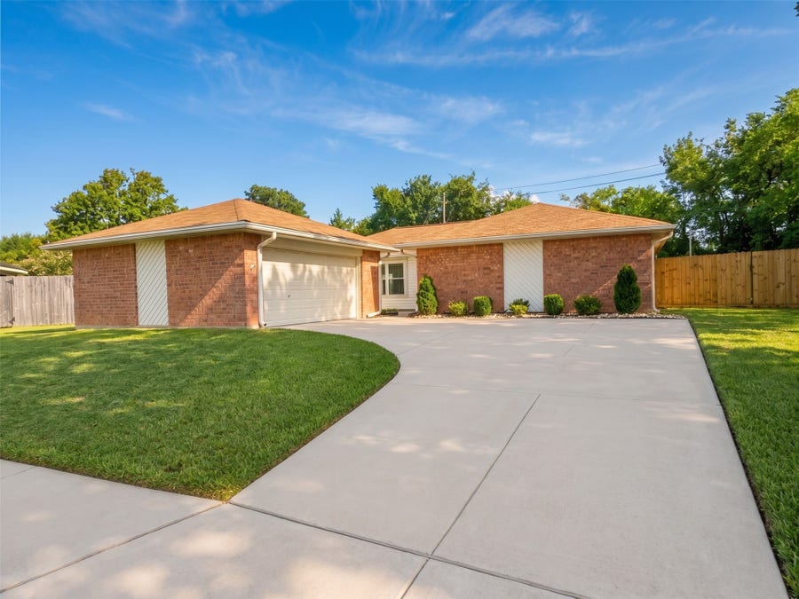 Property photo for 17103 Hewing Drive, Friendswood, TX