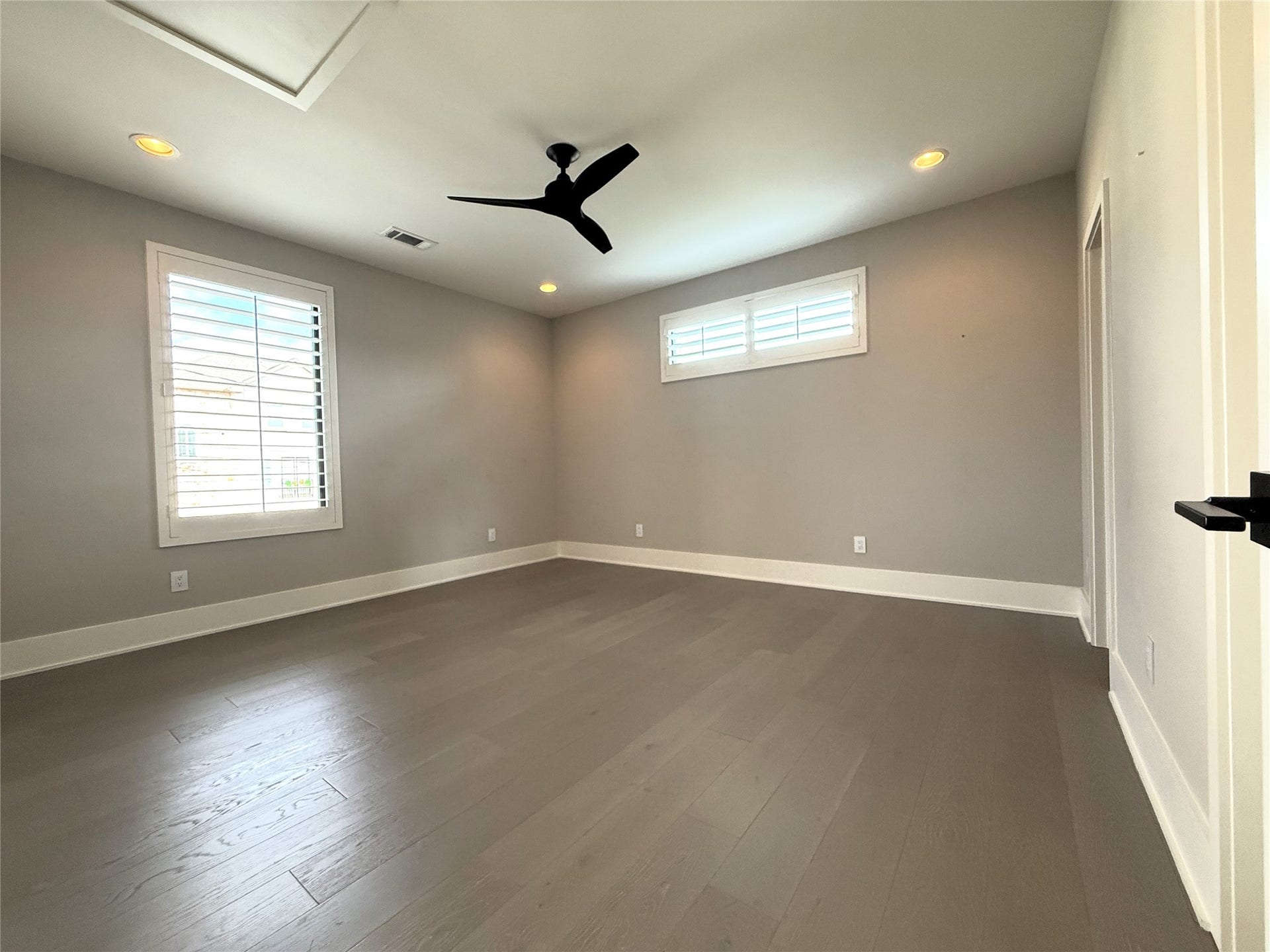With ceiling fan & recessed lighting, the bedroom is spacious.