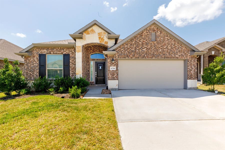 Property photo for 6718 Coral Bells Lane, Dickinson, TX