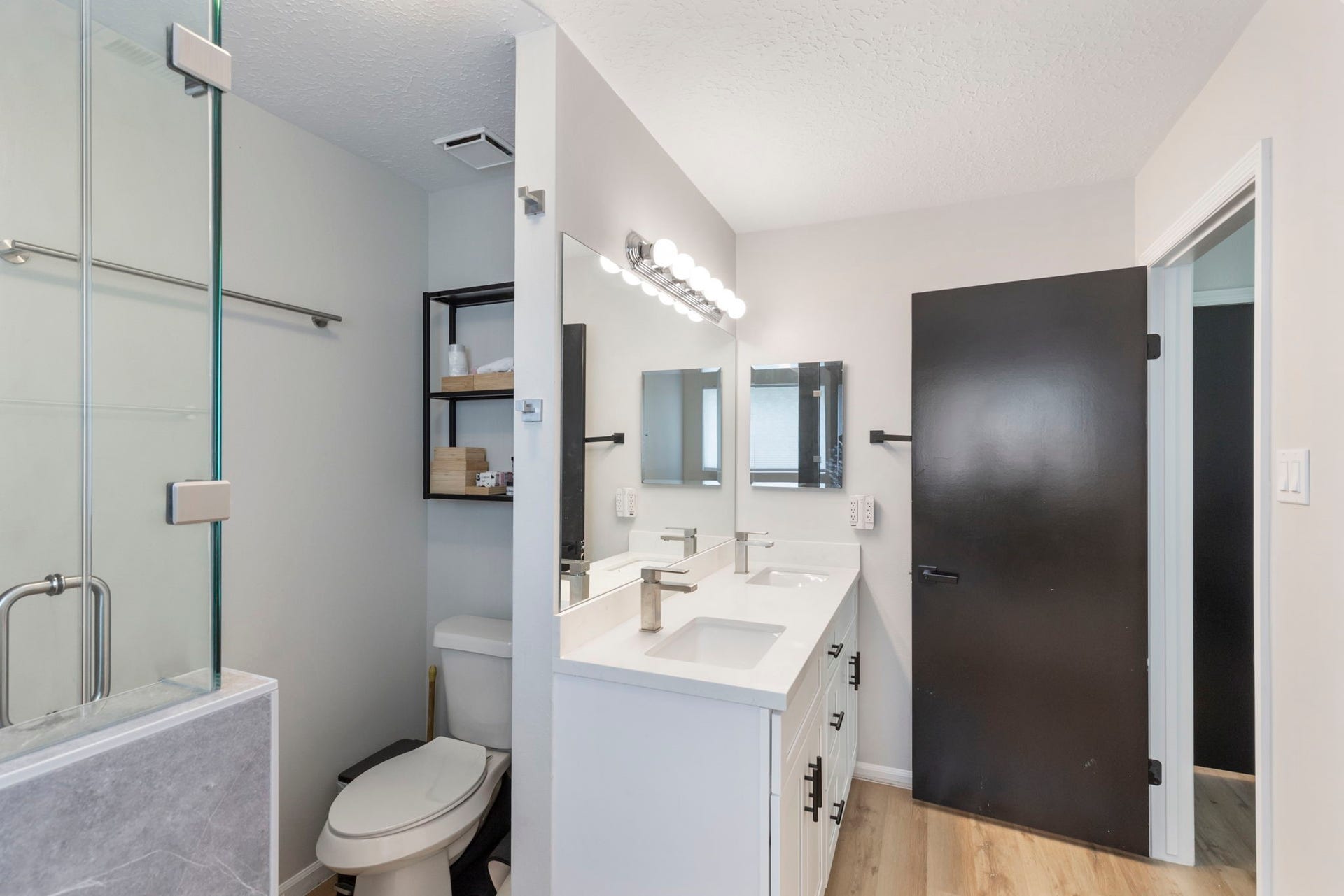 15 Green Slope Place, The Woodlands, TX 77381 Primary Bathroom