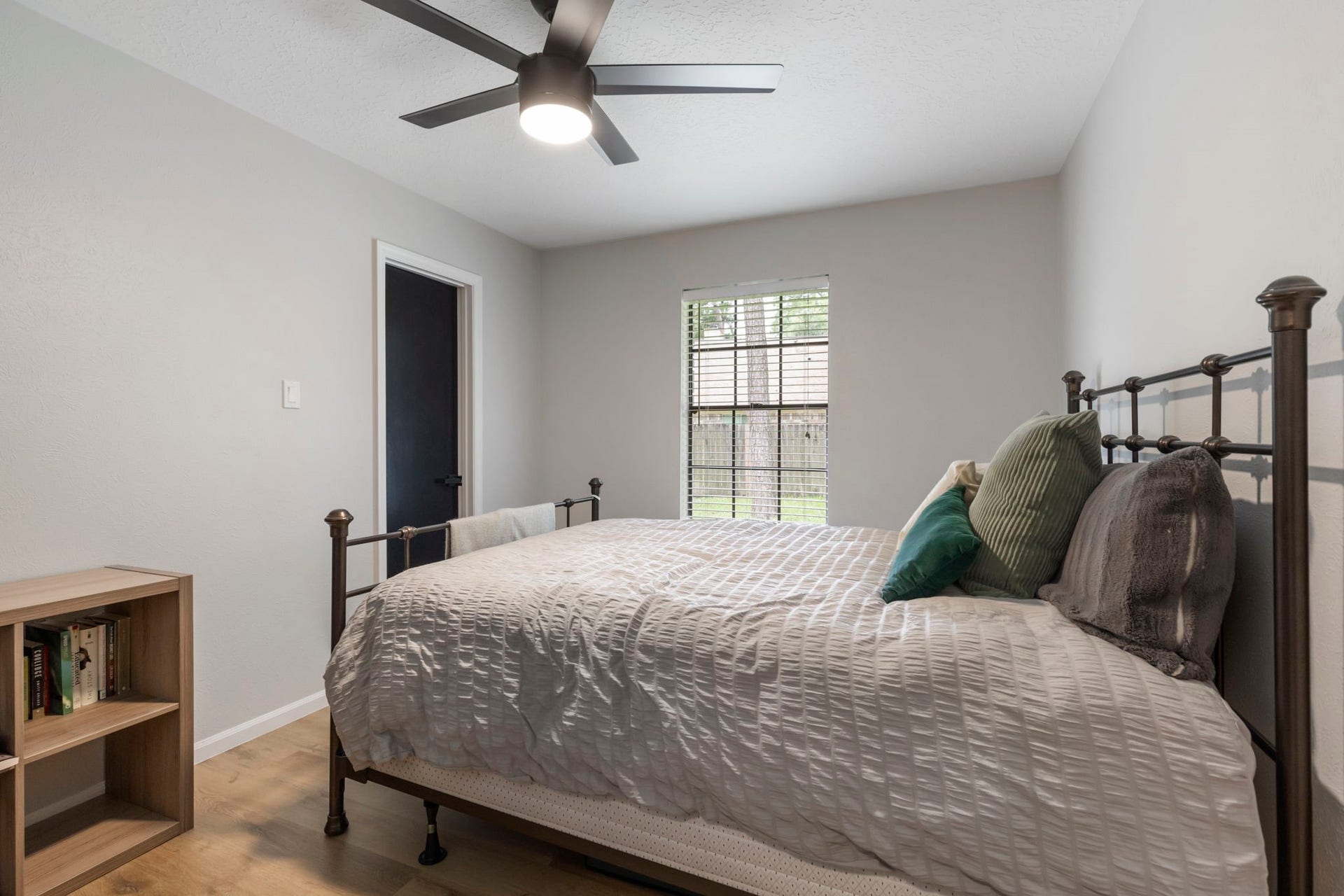 15 Green Slope Place, The Woodlands, TX 77381 Bedroom 2