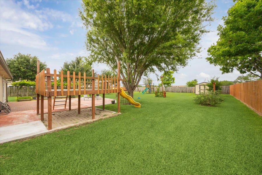 Property photo for 3402 Fox Court, Pearland, TX