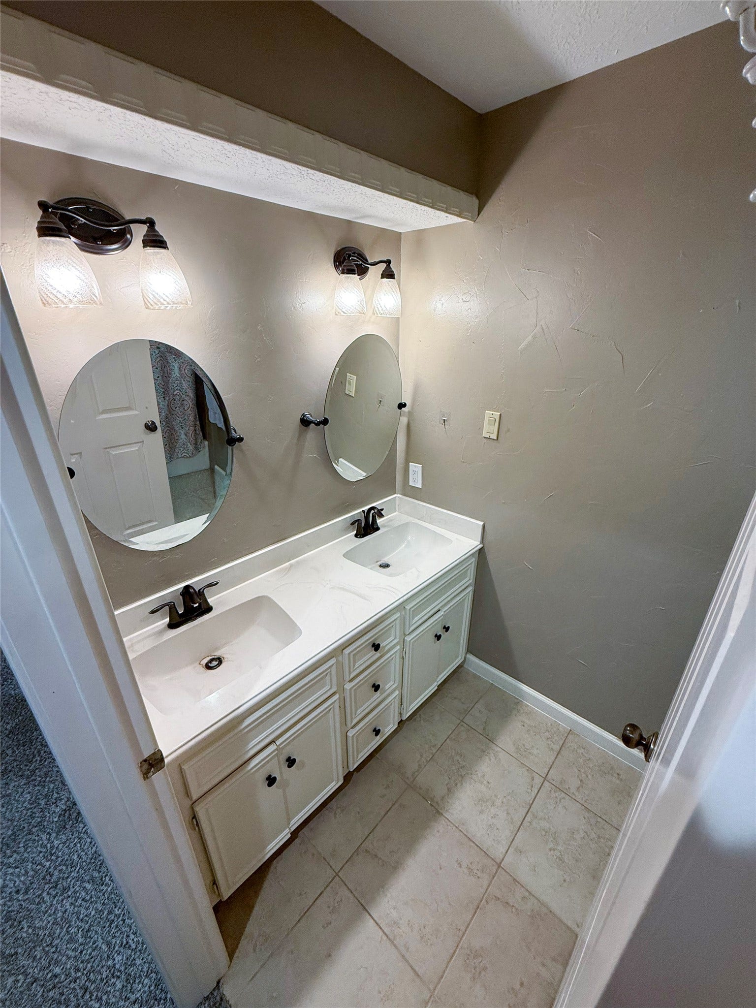 2910 Woodland Ridge Drive, Houston, TX 77345 2910 Woodland Ridge Drive, Houston, TX 77345