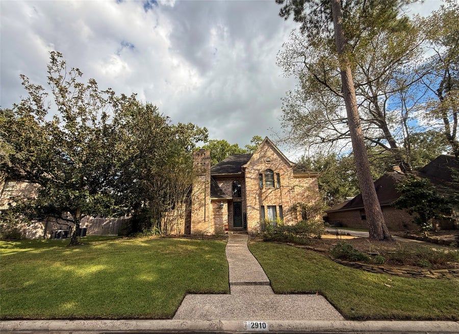Property photo for 2910 Woodland Ridge Drive, Houston, TX