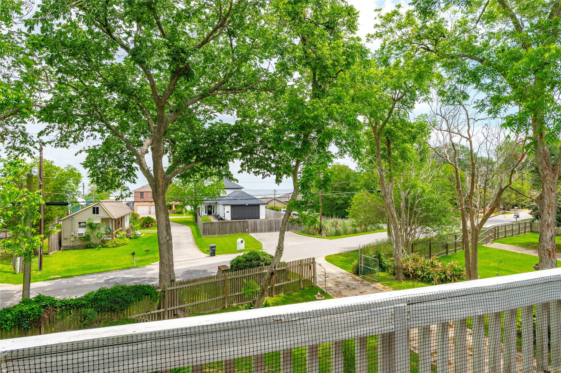 3726 Bayshore Drive, Bacliff, TX 77518 3726 Bayshore Drive, Bacliff, TX 77518