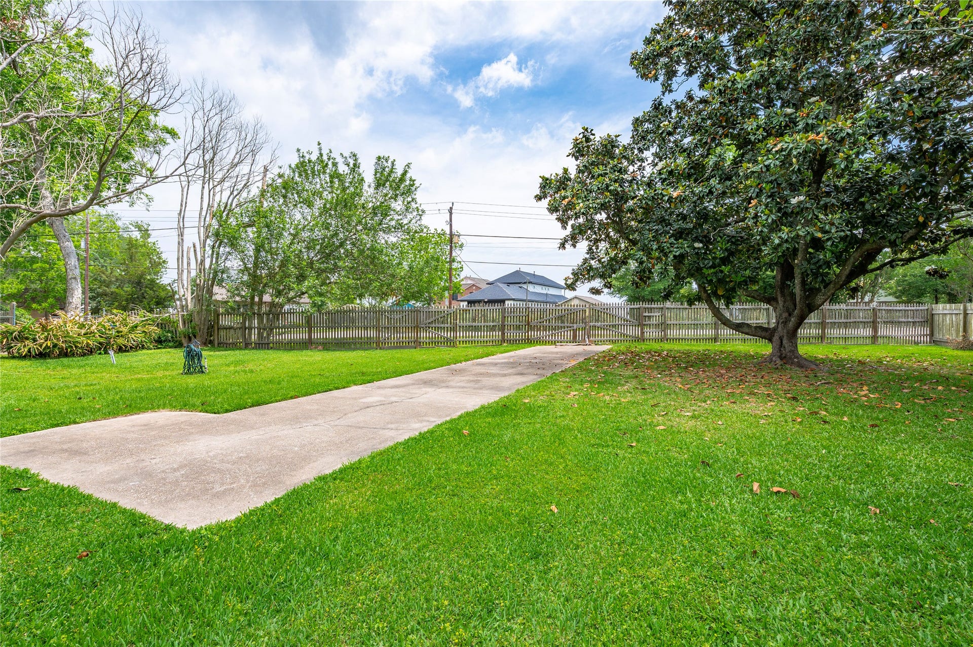 3726 Bayshore Drive, Bacliff, TX 77518 3726 Bayshore Drive, Bacliff, TX 77518