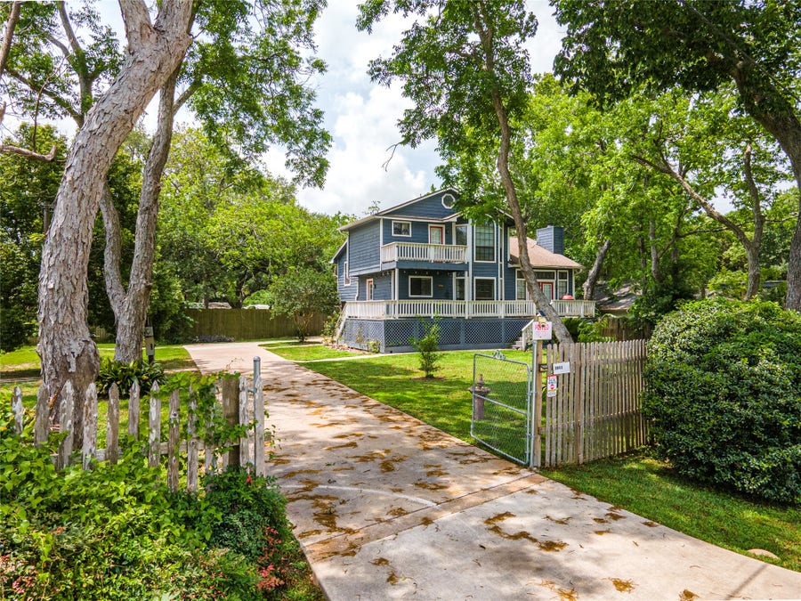 Property photo for 3726 Bayshore Drive, Bacliff, TX