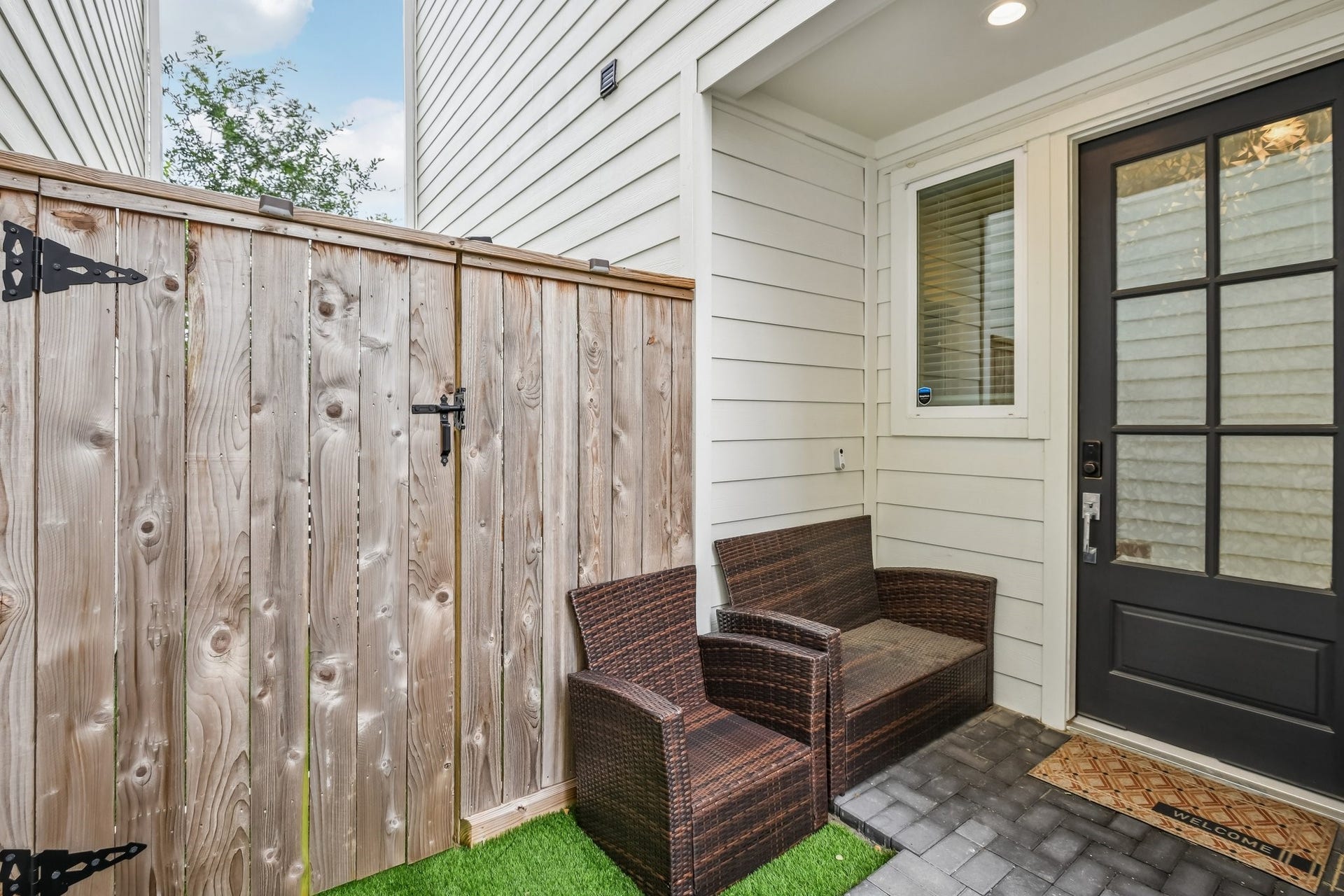 6314 Chelsea Falls Lane, Houston, TX 77008 Front door