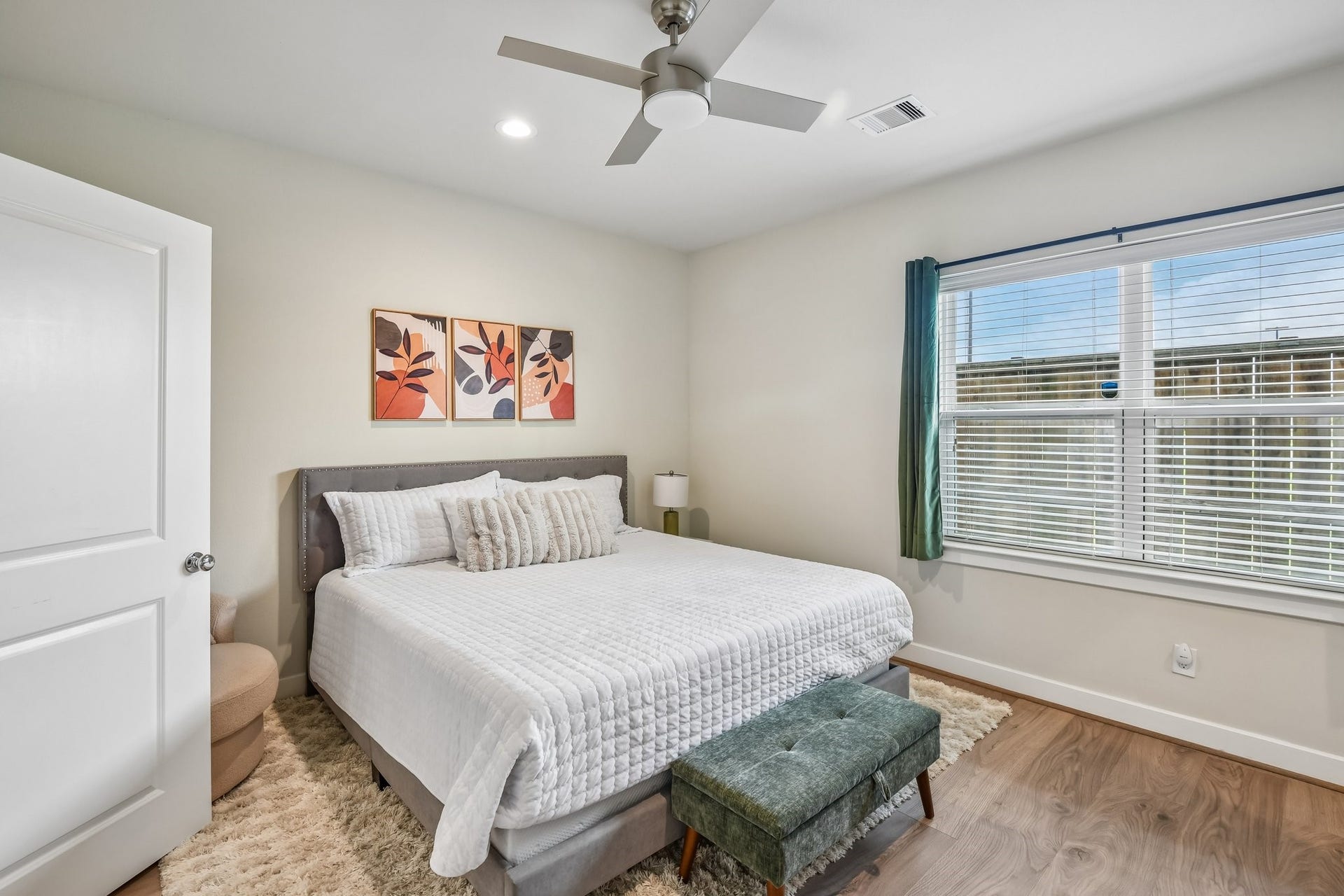 6314 Chelsea Falls Lane, Houston, TX 77008 Large bedroom located on first floor