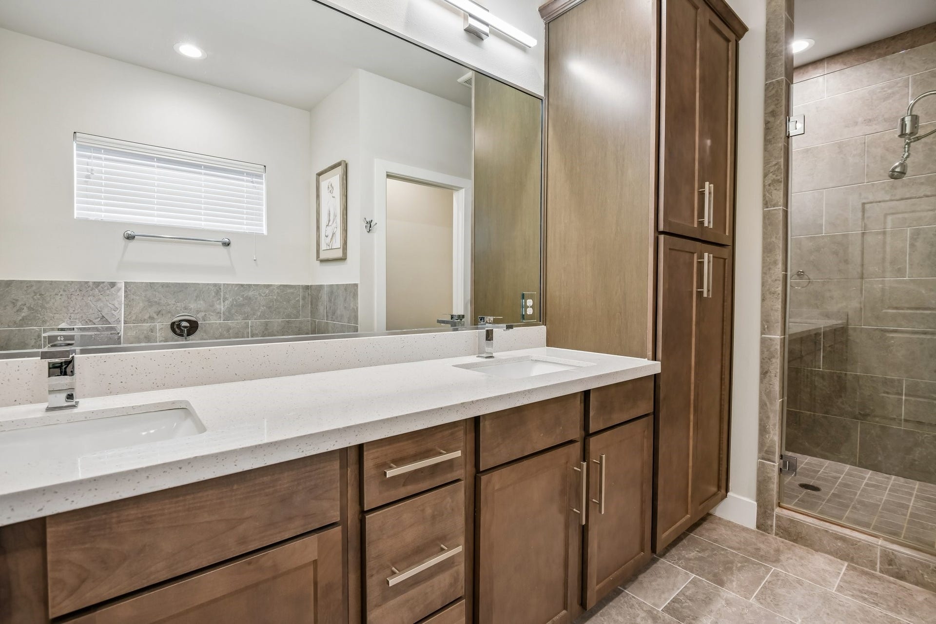 6314 Chelsea Falls Lane, Houston, TX 77008 Beautiful primary en-suite