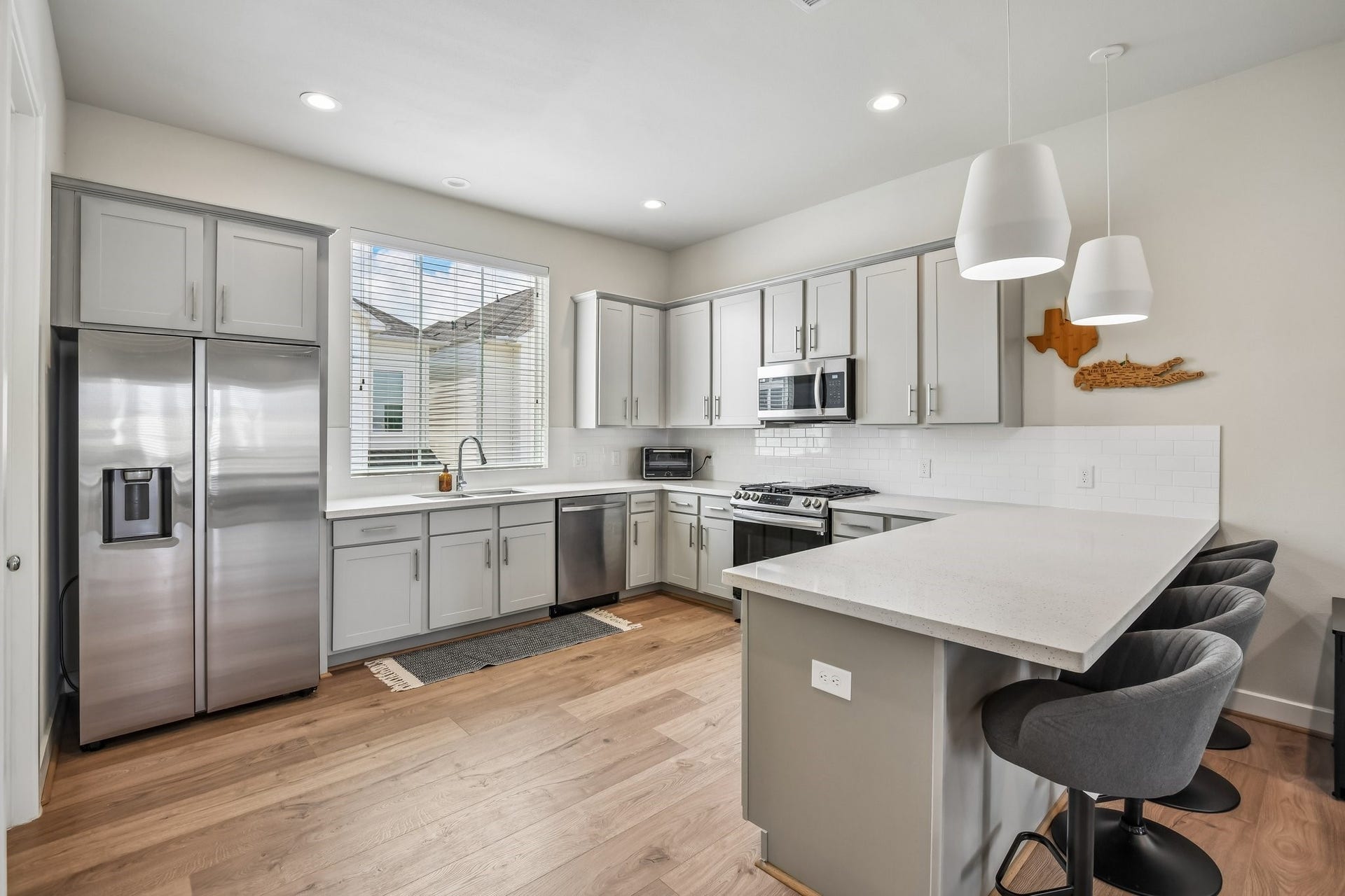 6314 Chelsea Falls Lane, Houston, TX 77008 Huge kitchen with plenty of natural light