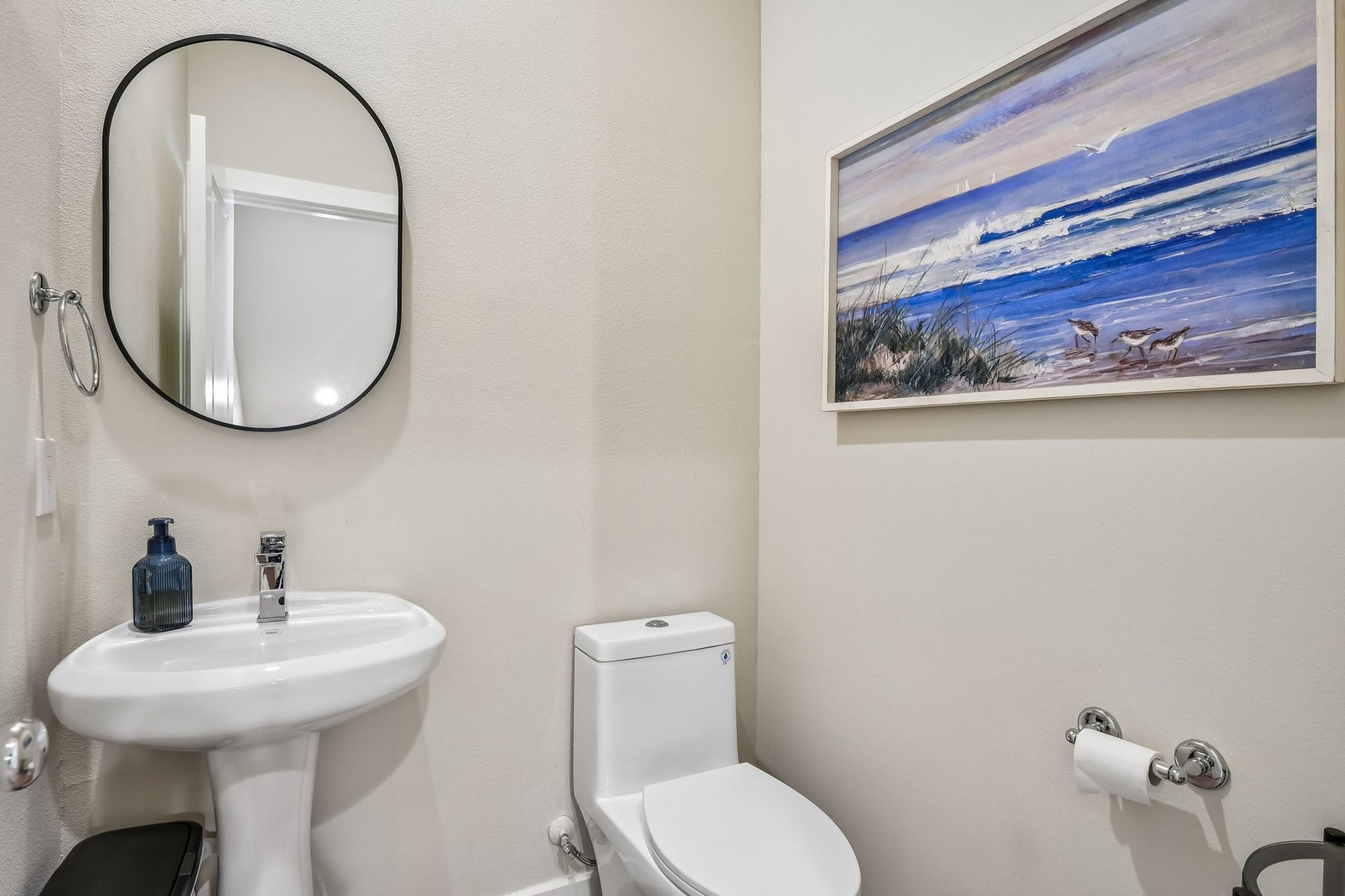 6314 Chelsea Falls Lane, Houston, TX 77008 Half bath located on the second floor near stairway