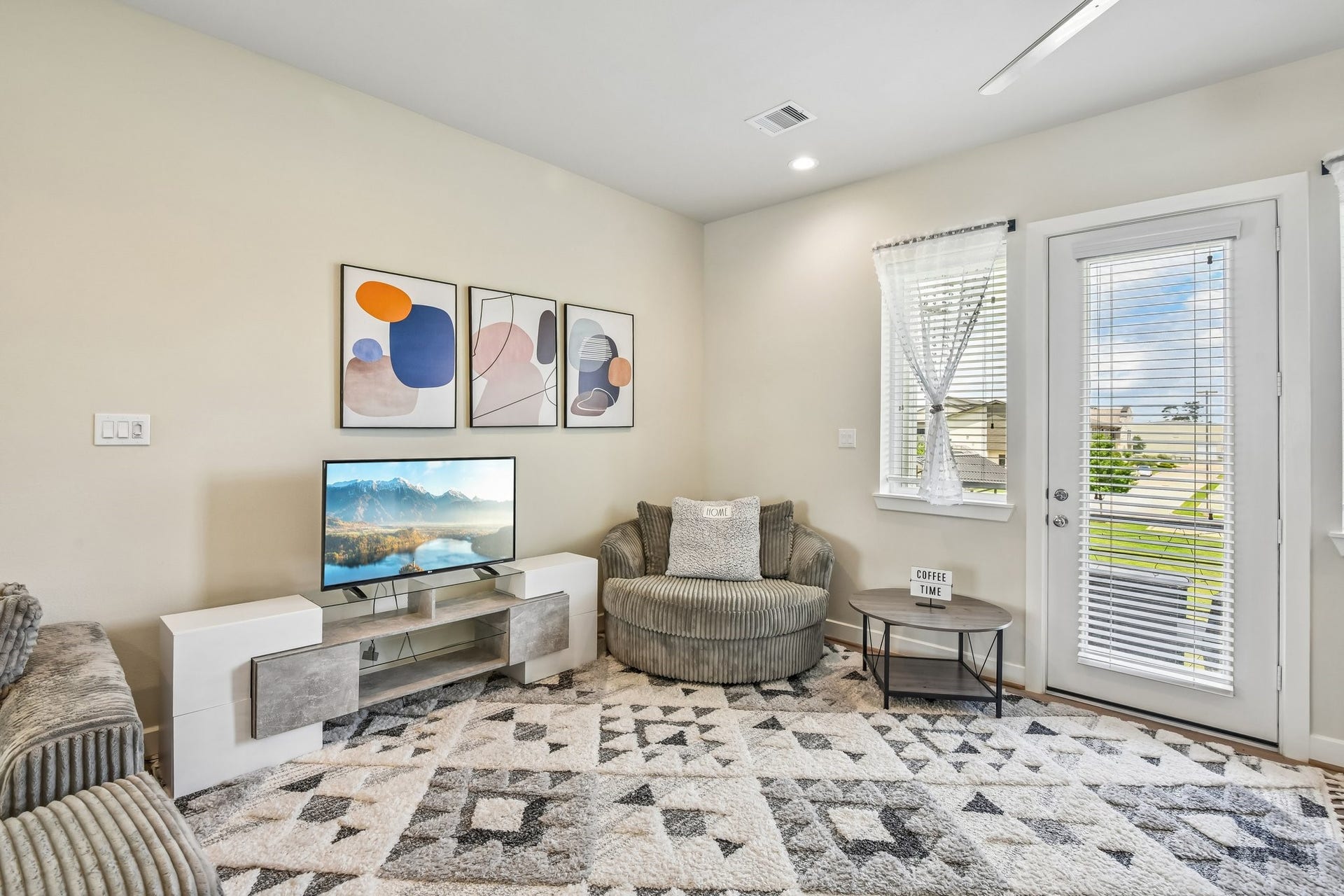 6314 Chelsea Falls Lane, Houston, TX 77008 Living room with natural light that leads to the balcony