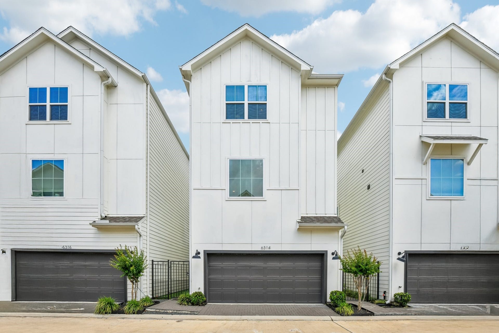 6314 Chelsea Falls Lane, Houston, TX 77008 Welcome to your new home
